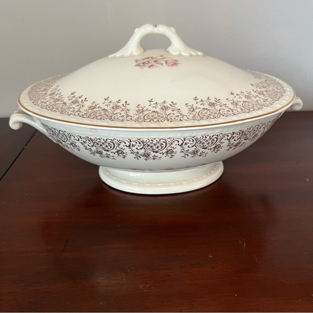 Georgian Covered Dish - Gorgeous- G41N5
22 K Gold accents  Floral pattern- Rare